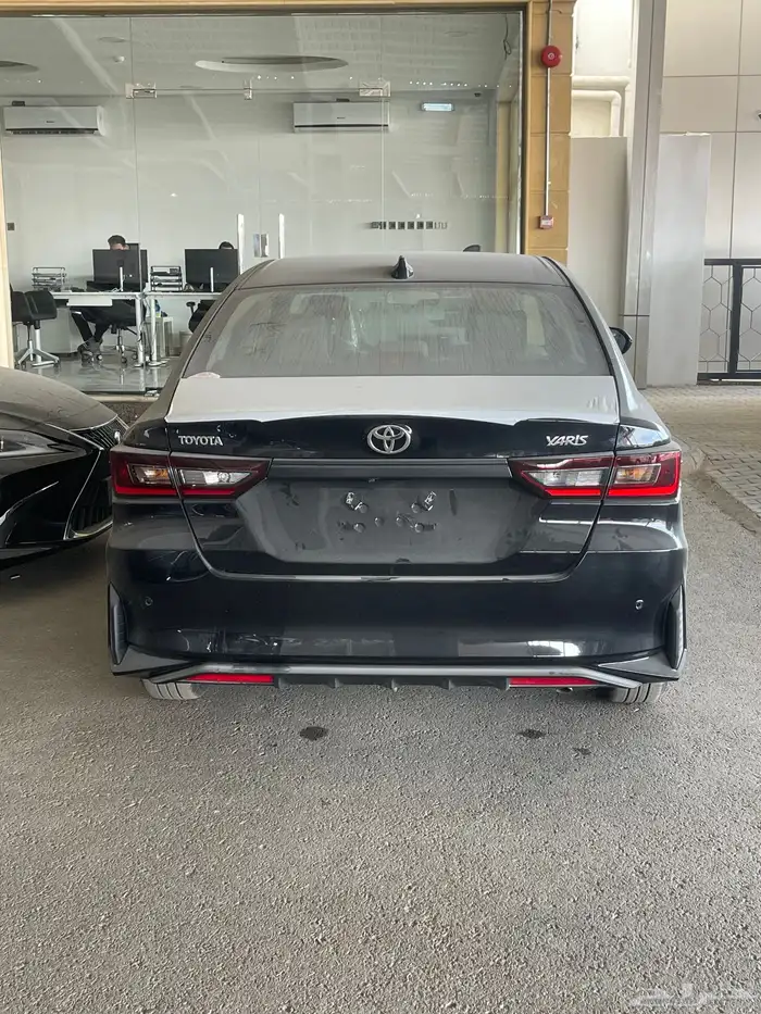 تويوتا يارس Y ستاندر مكينة 1.5 مكيف خلفي أسود 2026 لدى الحسن 2