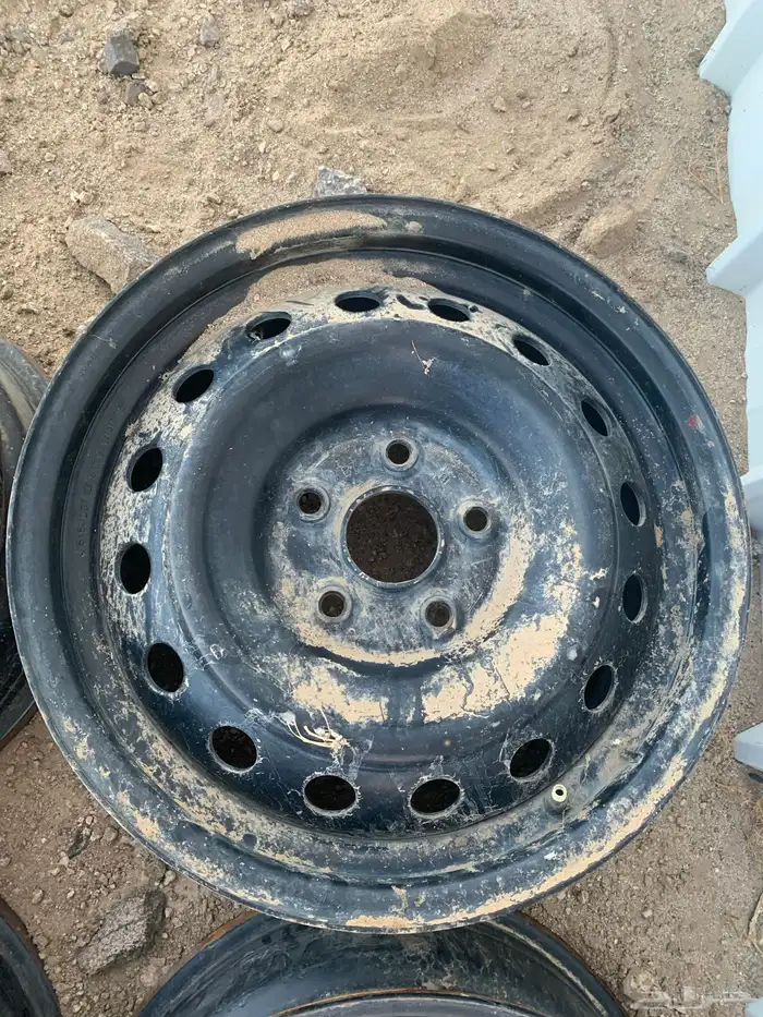 جنوط هايلوكس تركب على موديل حديث 4