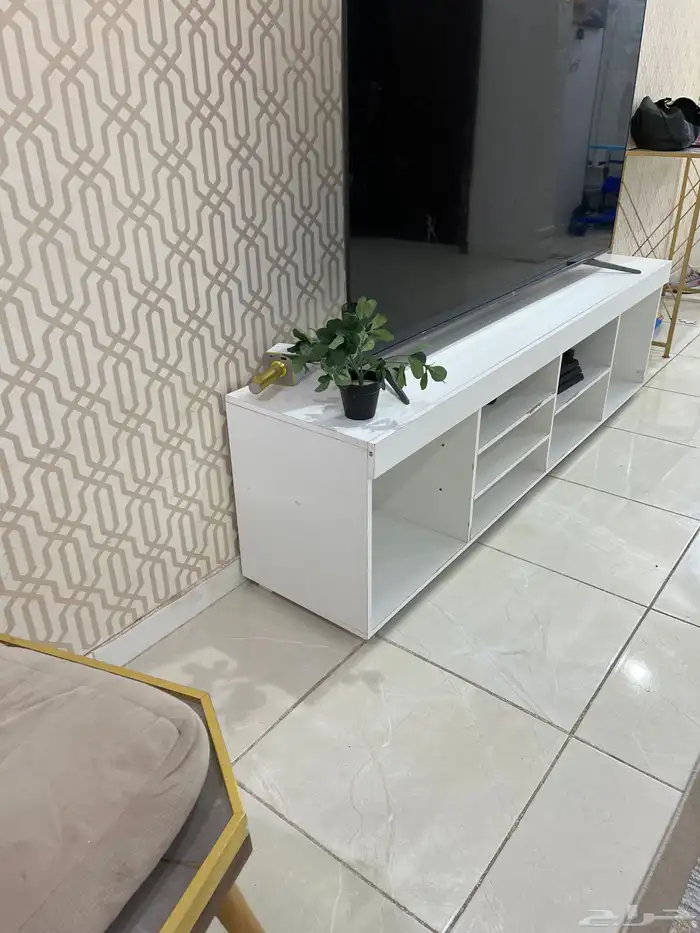 طاولة مكتب تلفزيون 2