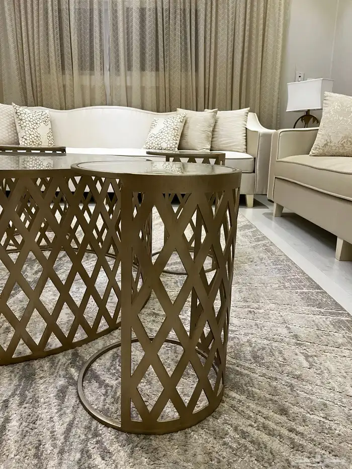 طاوله كبيره   4 طاولات خدمه 0