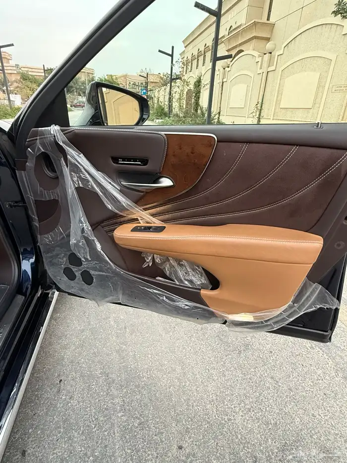 للبيع لكزس LS500h هايبرد ( مخزن ) سعودي اعلى افئه 24