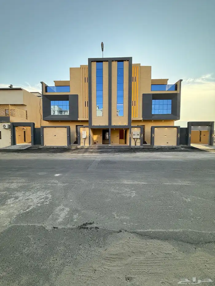 للبيع ادوار ارضيه وارواف علويه بملحق ف ابها حي الزهور 0