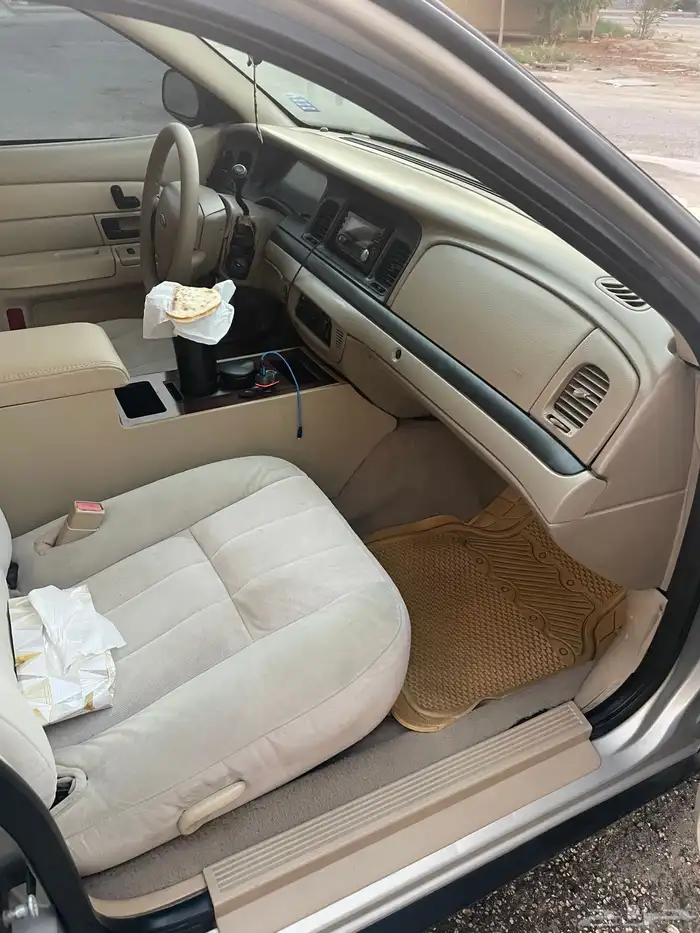 فورد كروان فكتوريا 2008 سعودي سمني 16