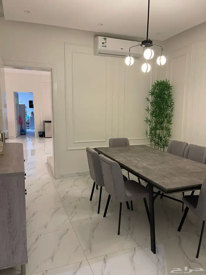 للبيع طاولة طعام مع بوفيه 1