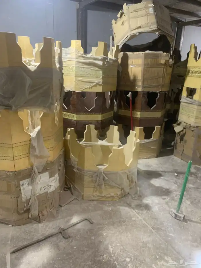 السلام عليكم يوجد لدي طاولة مزخرفه مغربيه خشب ممتاز مطرزه 1