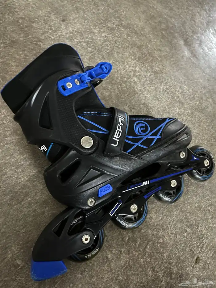 زلاجات للبيع اللون اسود المقاس من37الى40 0