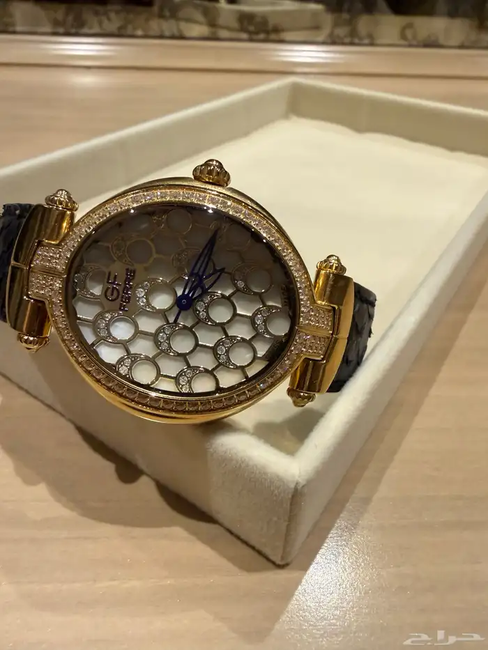 ساعة سوداء نسائيه من الركن السويسري 0