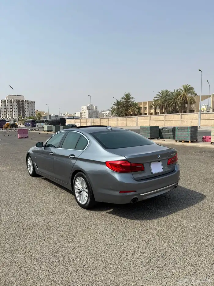 بي ام 530 فل 2017 ماشي 126 الف كيلو قمه في النظافه 35