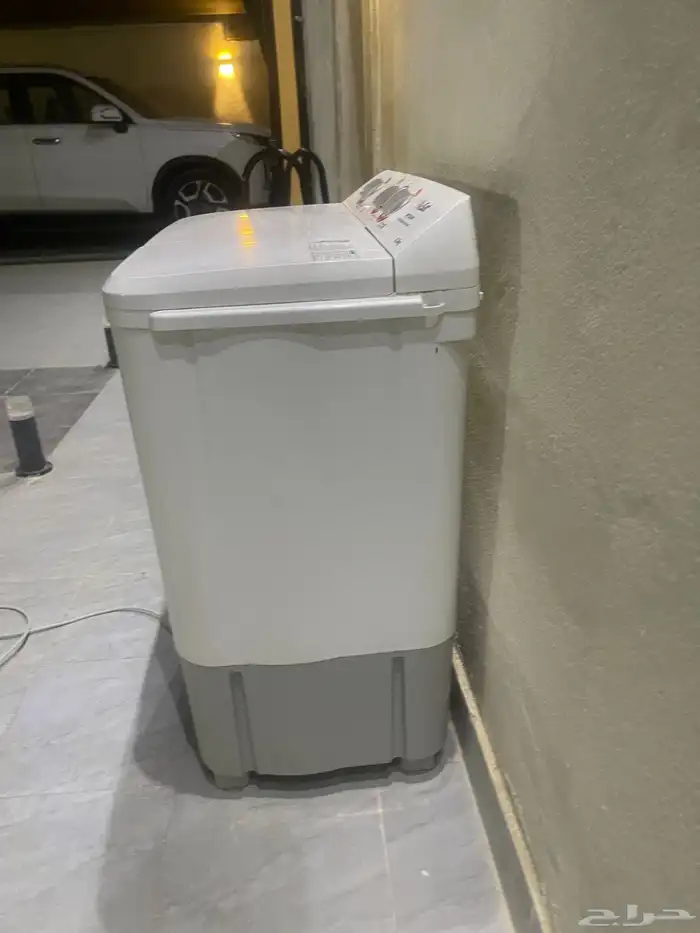 غسالة ومكنسة ومرايه مستعمله للبيع 7