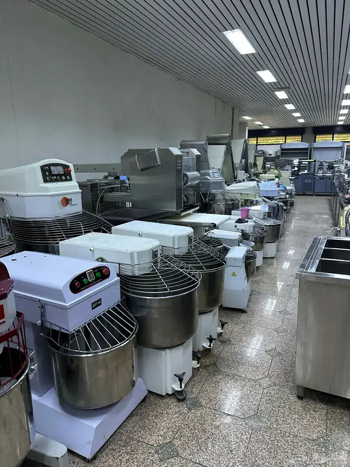 بيع جميع معدات المطاعم والمخابز والكفيهات المستعمله شبه جد 42