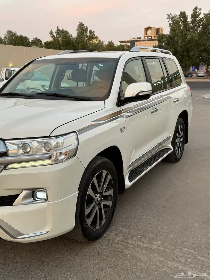 لاندكروزر Gxr 2017 2