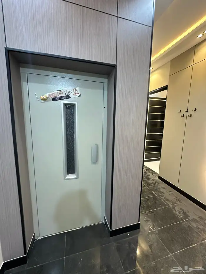 للبيع روفات وسيعة 8 غرف ومشب شرق الخميس 8