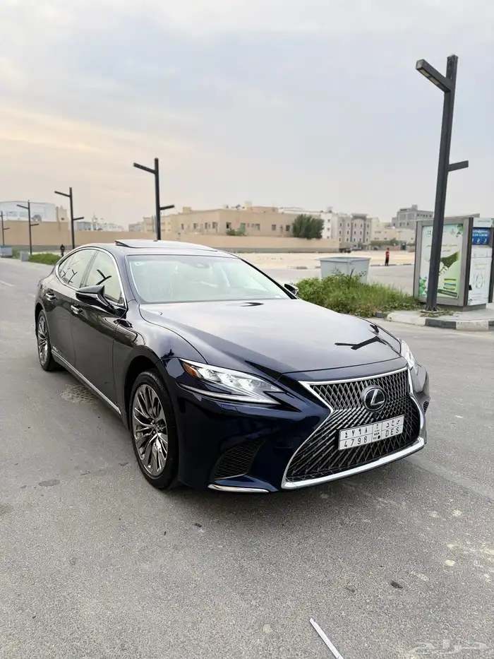 للبيع لكزس LS500h هايبرد ( مخزن ) سعودي اعلى افئه 2