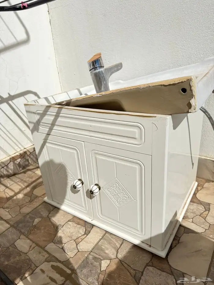 للبيع كرسي إفرنجي   مغسلة يدين بدولاب خشب 2