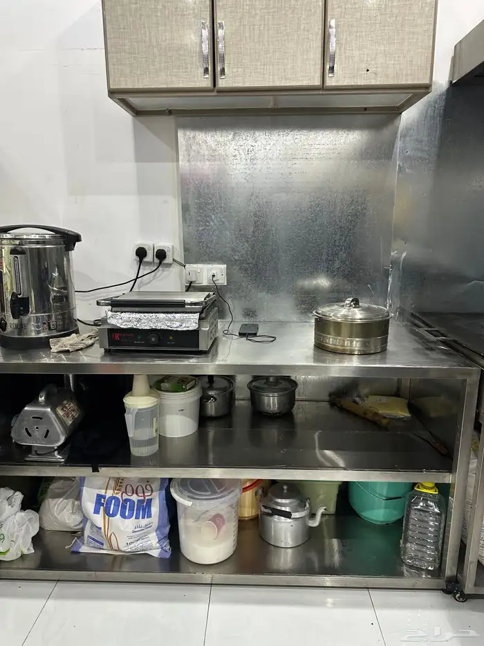 بوفية بكامل اغراضها 2