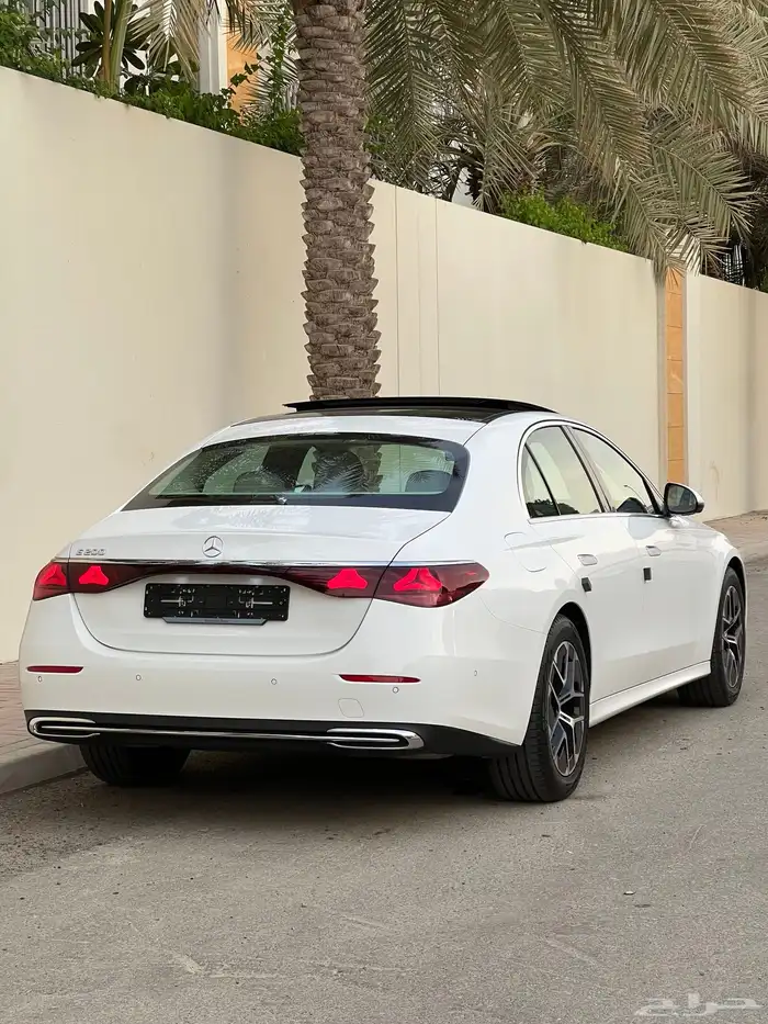 مرسيدس E200 2025 عداد 7 الاف كيلو ضمان الجفالي سنتين 15