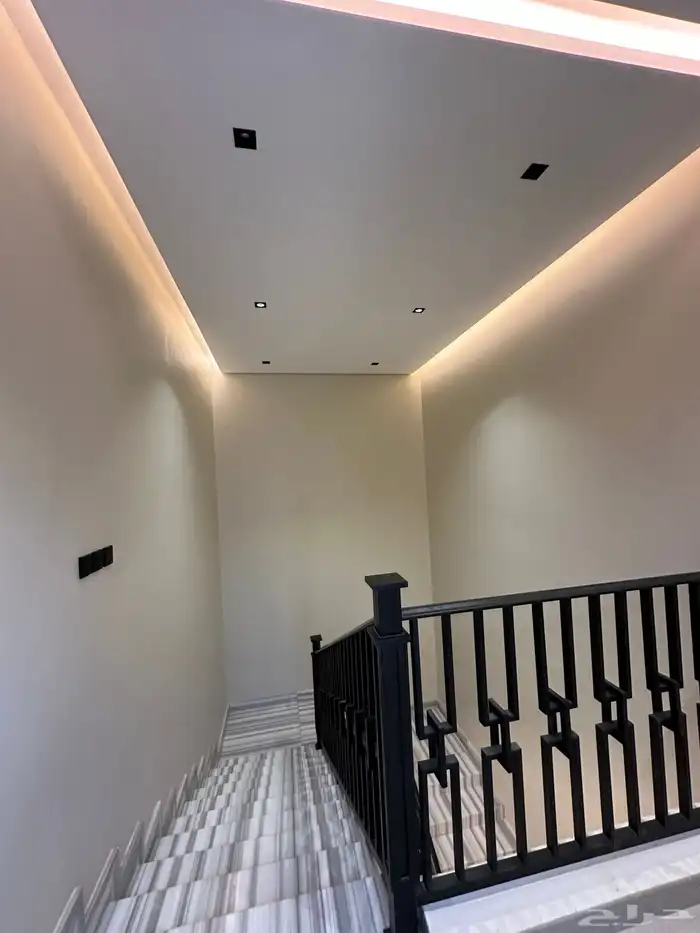 للبيع فيلا مودرن قريبه من ممشى الراقى خميس مشيط 31