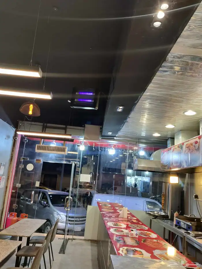 مطعم بكامل اغراضه 0