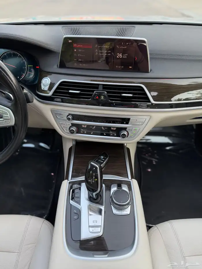 للبيع بي ام دبليو 740Li فل كامل 10