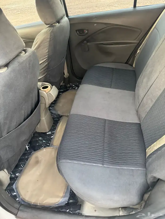 يارس موديل 2009 قيرعادي للبيع 8