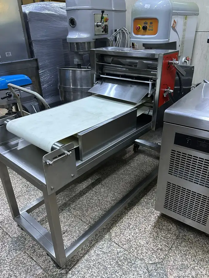 بيع جميع معدات المطاعم والمخابز والكفيهات المستعمله شبه جد 51