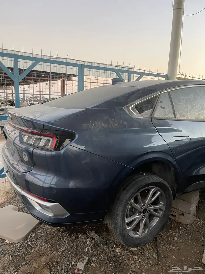 شركة النايفات ( فرع القطع الغيار المستعملة ) تشليح جمس فورد 17