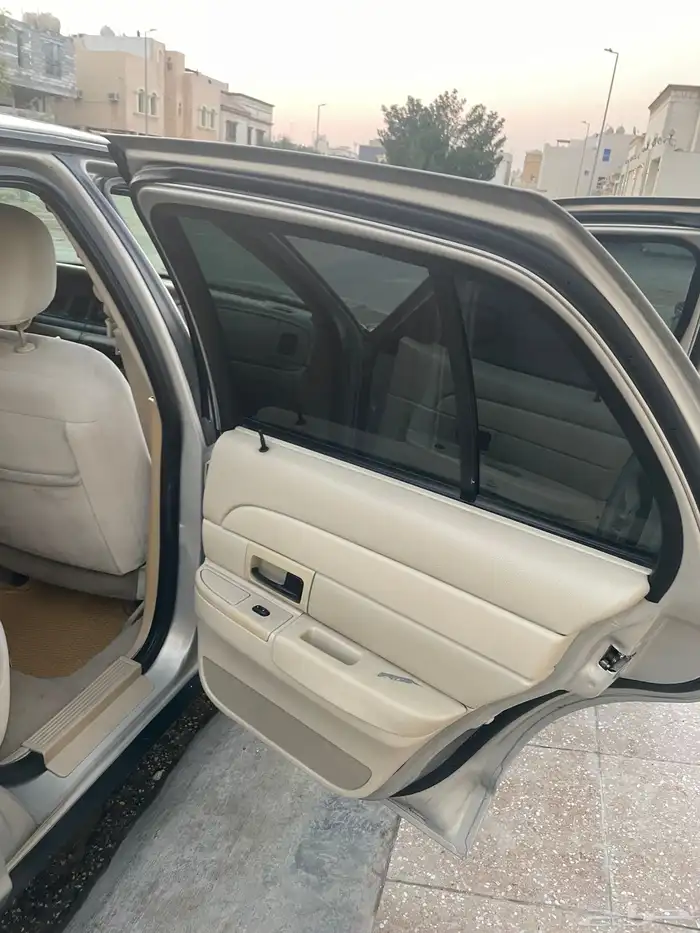 فورد كروان فكتوريا 2008 سعودي سمني 12