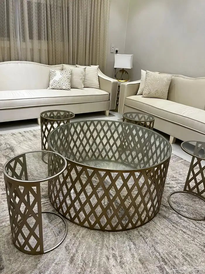 طاوله كبيره   4 طاولات خدمه 1