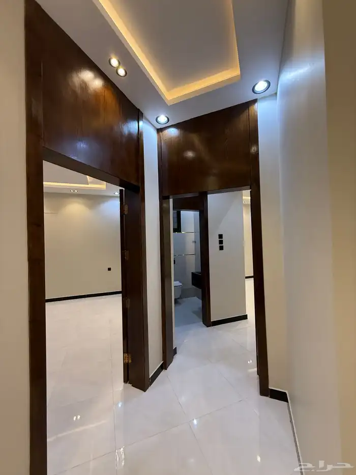 للبيع روف علوي بدرج خارجي بحى الموسى شرق الخميس 14