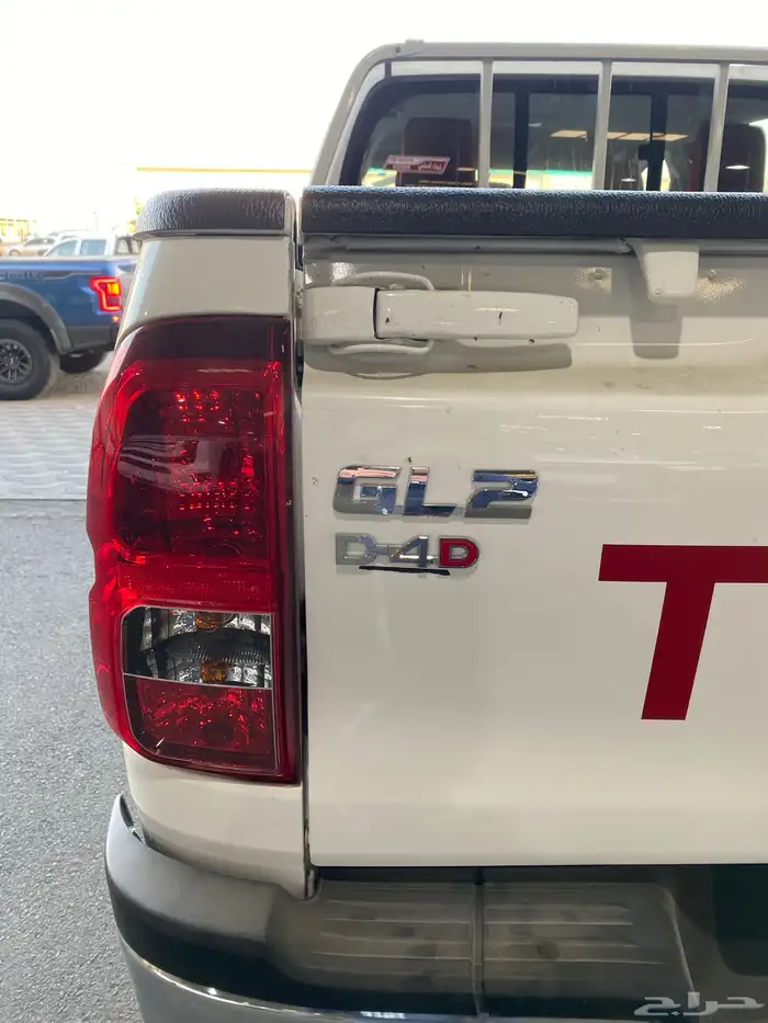 تويوتا هايلوكس ديزل قير عادي دبل 2025 14