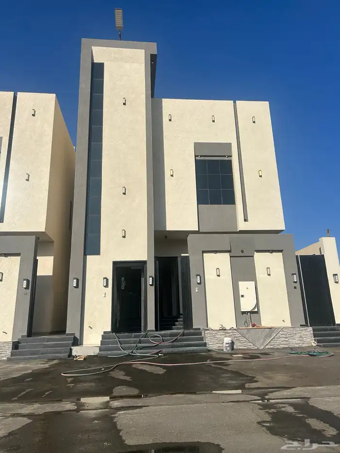 للبيع روف علوي بدرج داخلي وخارجي بسعر مناسب 650الف 1