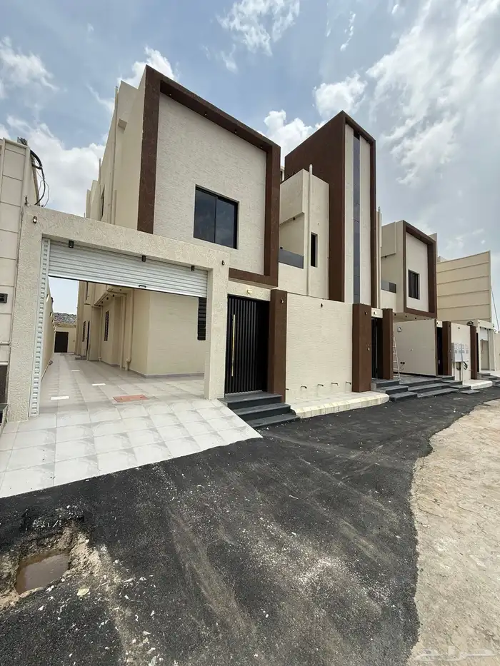 للبيع دور أرضي بحوش وشقه علويه بمصعد وسطح خاص المحاله ابها 3