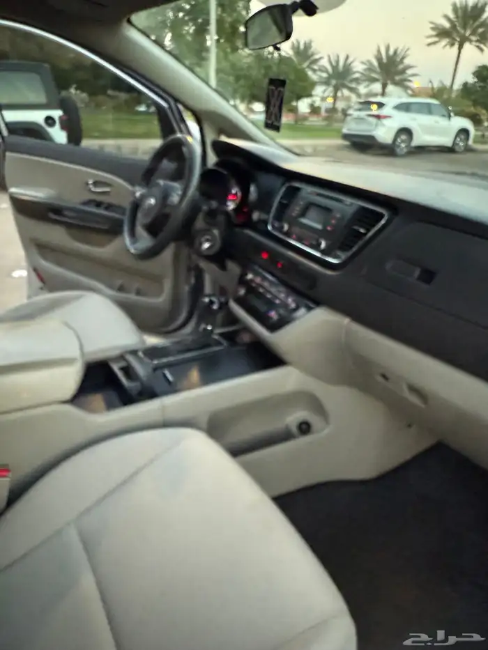 للبيع Kia carnival موديل 2016 عائلي نظيف 24