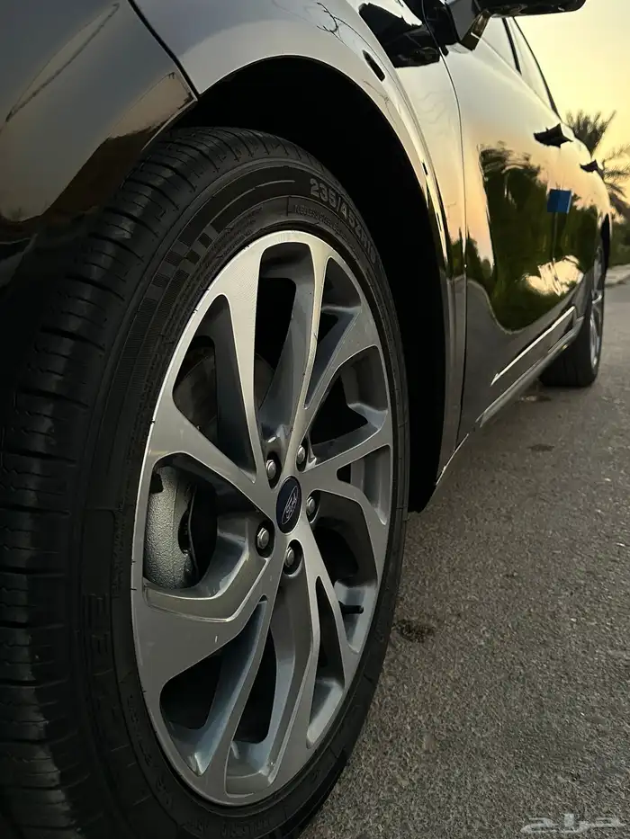 فورد تورس 2024 تيتانيوم 8