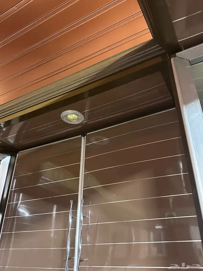 مطبخ كبير مع ديكور أمينو 0