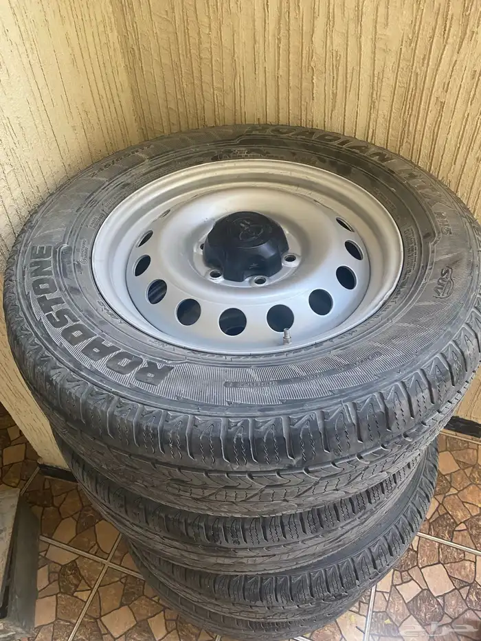 للبيع جنوط هايلكس 2021 دبل 6 بلوط عليهم كفرات نص عمر 0