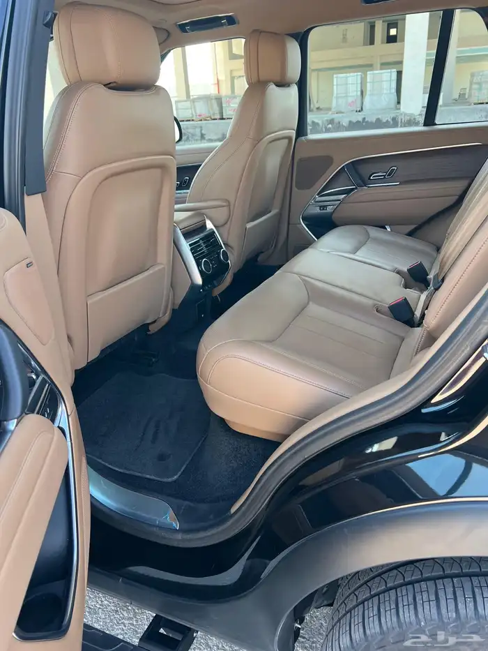 رنج روفر فئة SE 2023 8