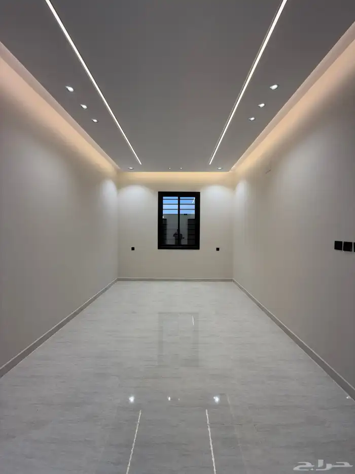 للبيع ادوار ارضيه وارواف علويه بملحق ف ابها حي الزهور 10