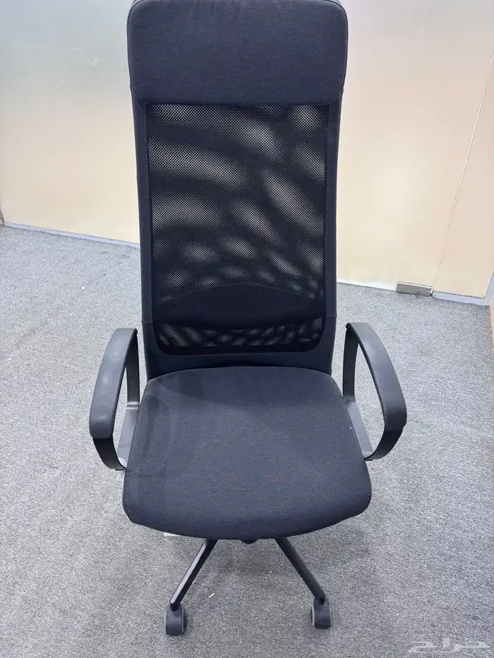 للبيع طاولة مكتب مع ادراج وكرسي 6