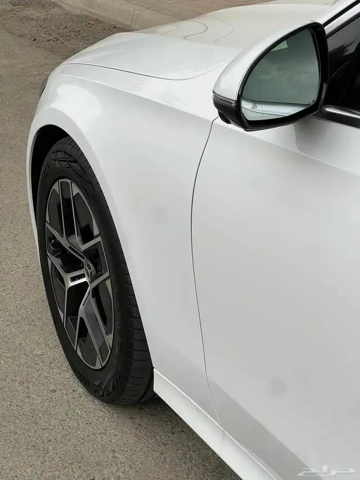 مرسيدس E200 2025 عداد 7 الاف كيلو ضمان الجفالي سنتين 28