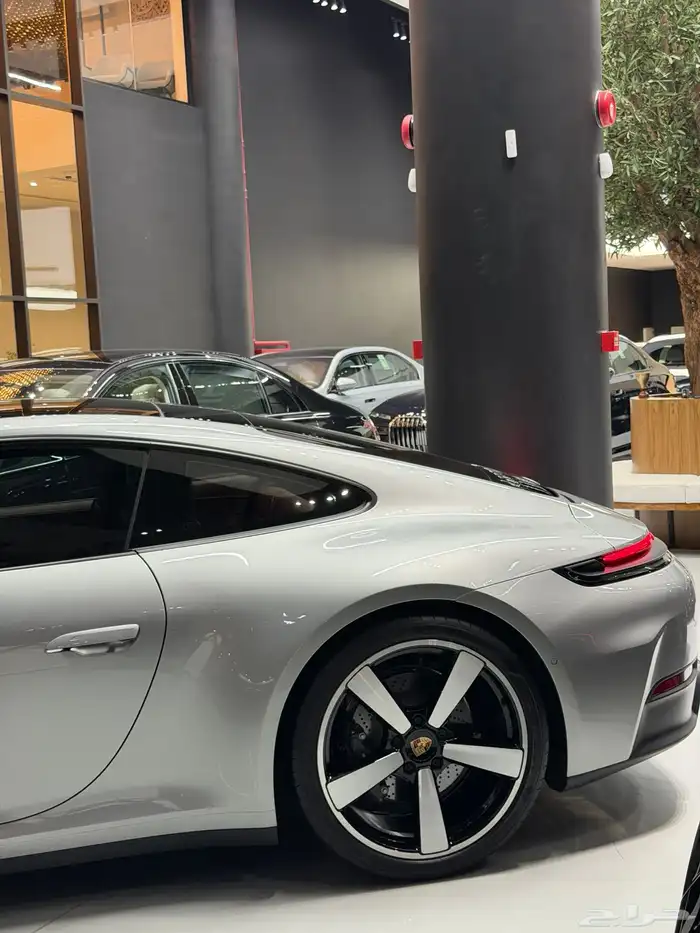 بورش 911 كاريرا 2025 شبه جديد مواصفات عاليه 4