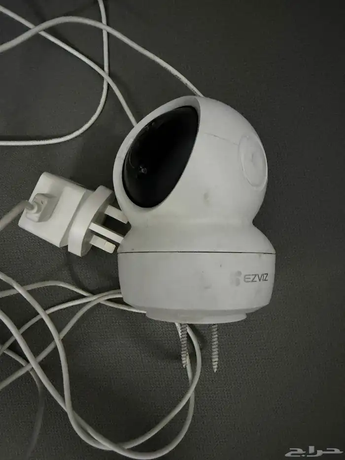 طاولة مكتب وكاميرا وكرسي دوار 5