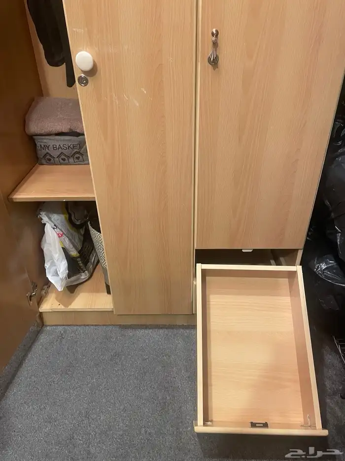 دولاب ملابس حالته ممتار للبيع 2