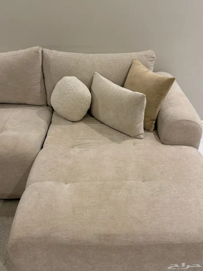 كنب للبيع مستخدم لمدة خمس شهور فقط 4