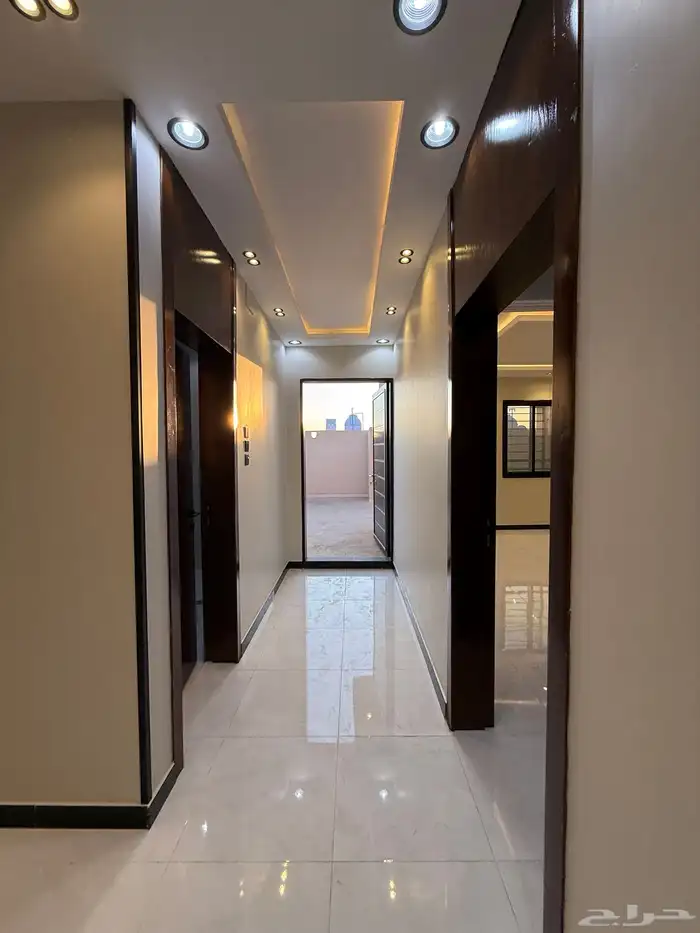 للبيع روف علوي بدرج خارجي بحى الموسى شرق الخميس 29