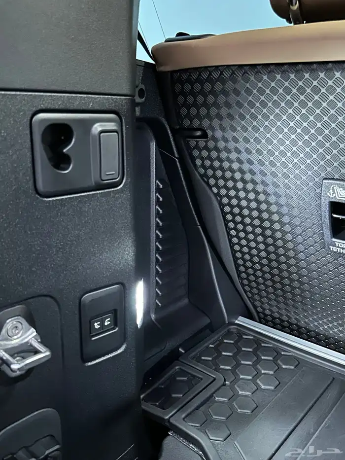 للبيع ديفندر X داينمك 2025 11