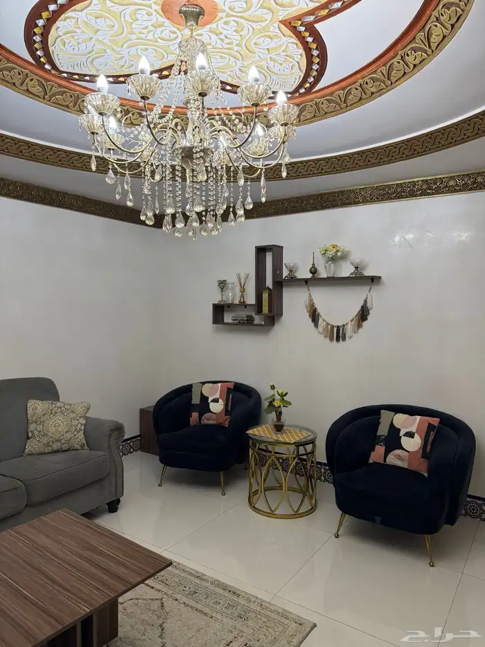 غرفة معيشة متكاملة من آشلي مستعمل. 1