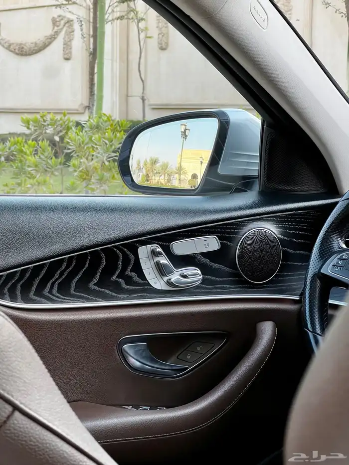 مرسيدس E-Class شبه جديدة للبيع 19
