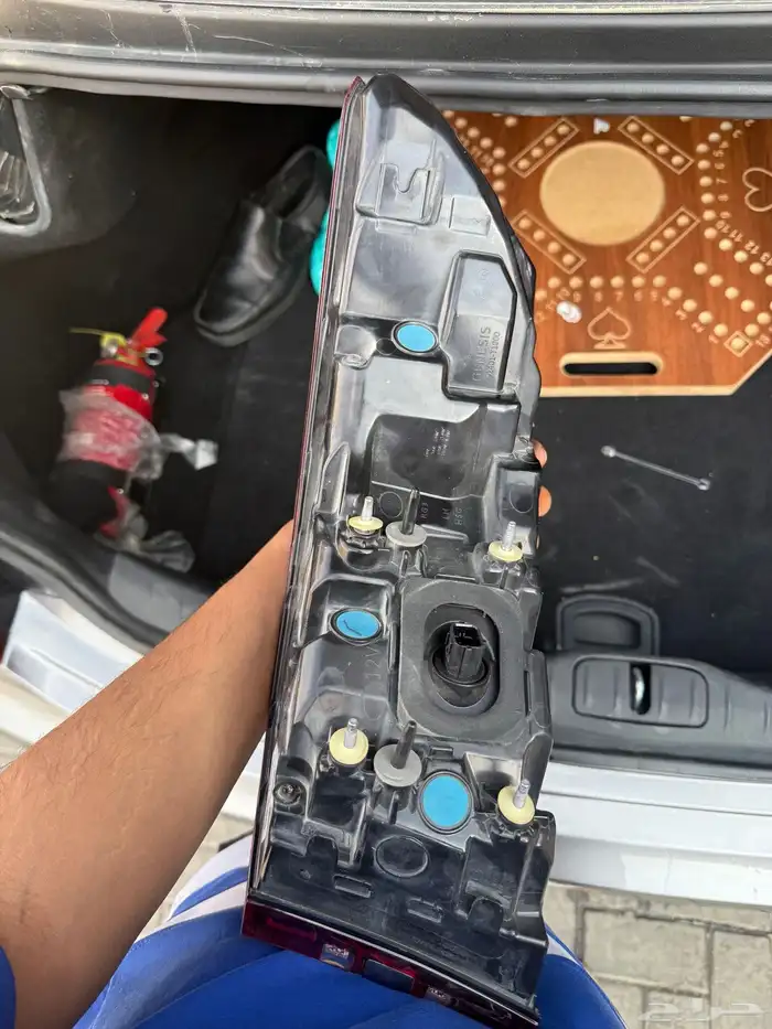 اسطب جينيسس G80 خلفي يسار 2023 1