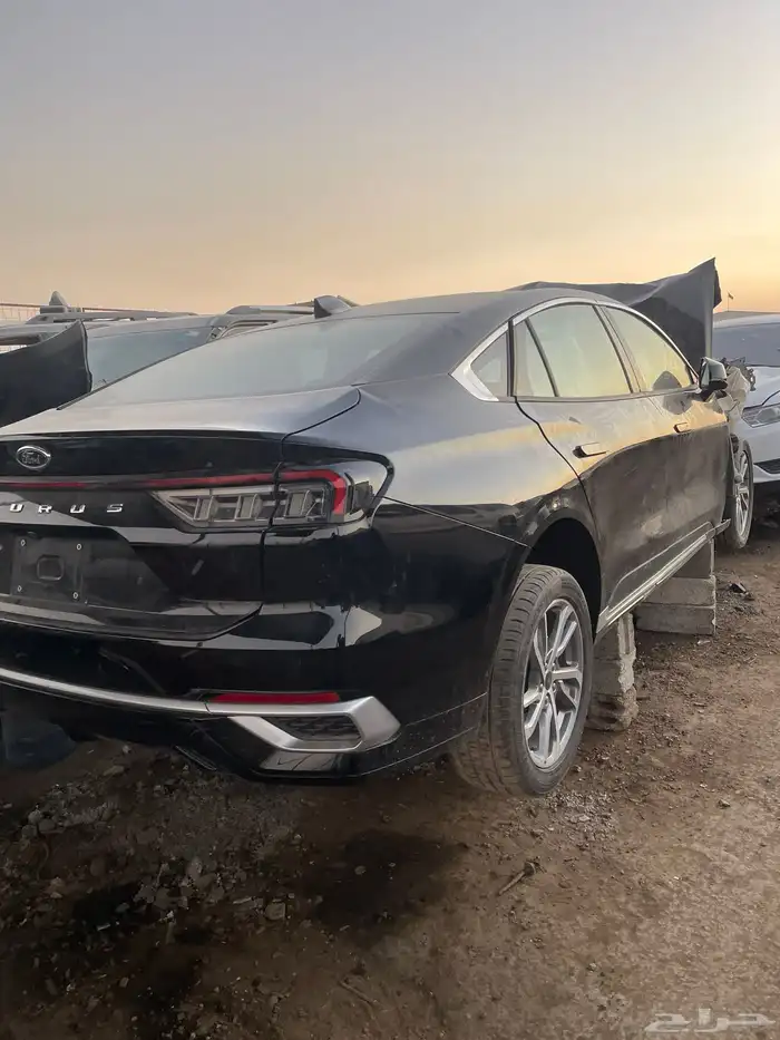 شركة النايفات ( فرع القطع الغيار المستعملة ) تشليح جمس فورد 15